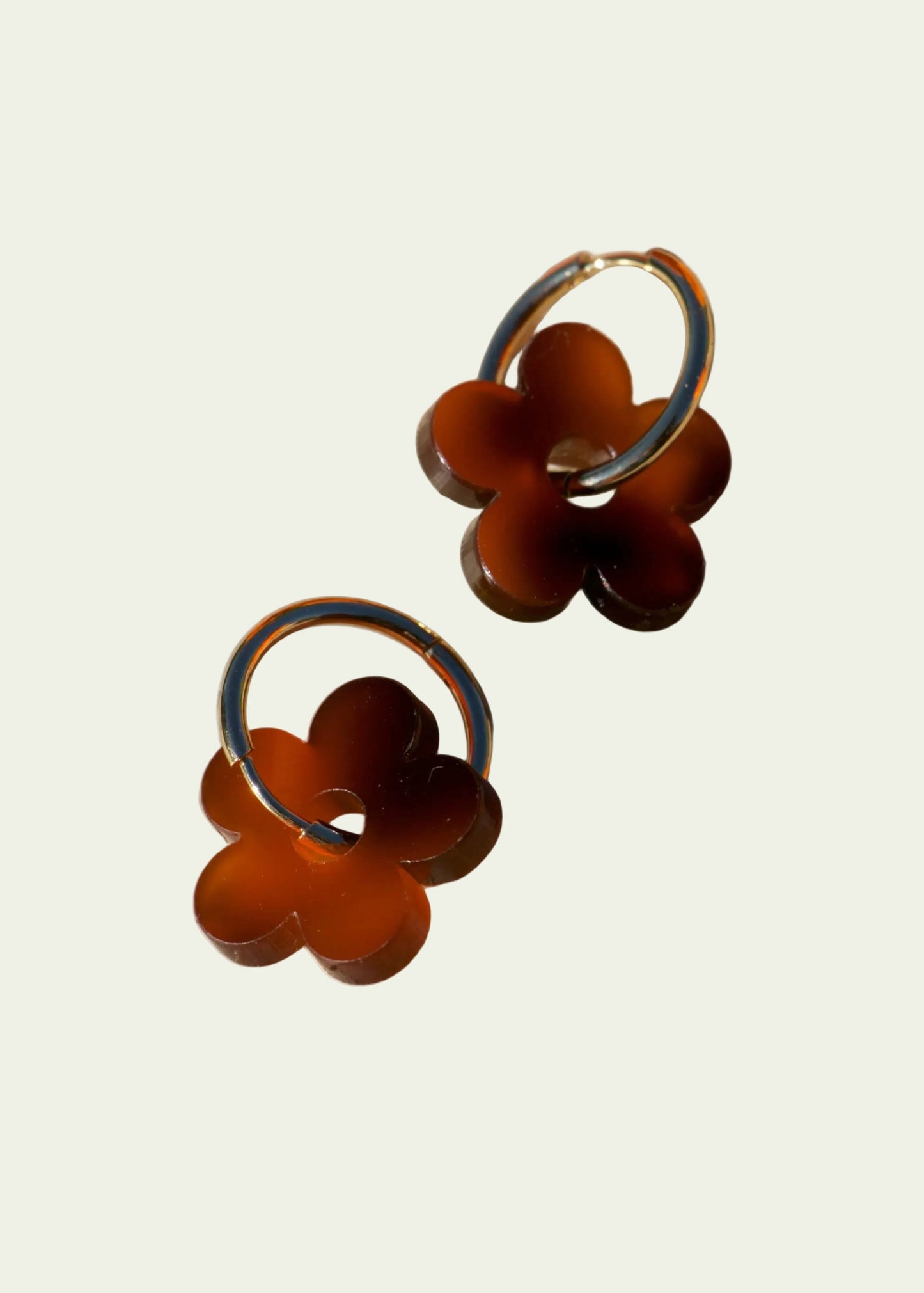 FLOWER CHARM HOOPS - TORTOISE SHELL