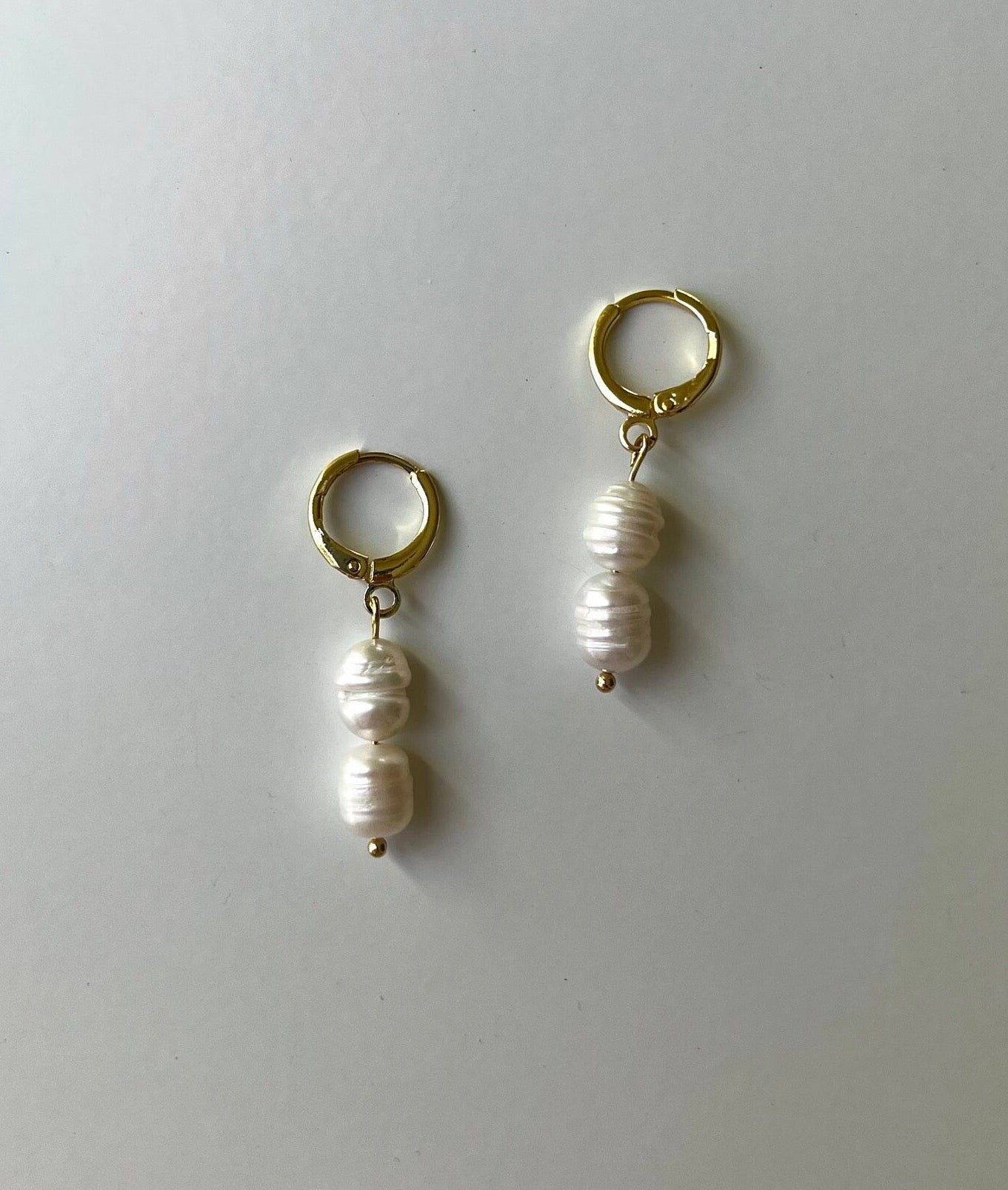 DOUBLE FRESHWATER PEARL HUGGIES