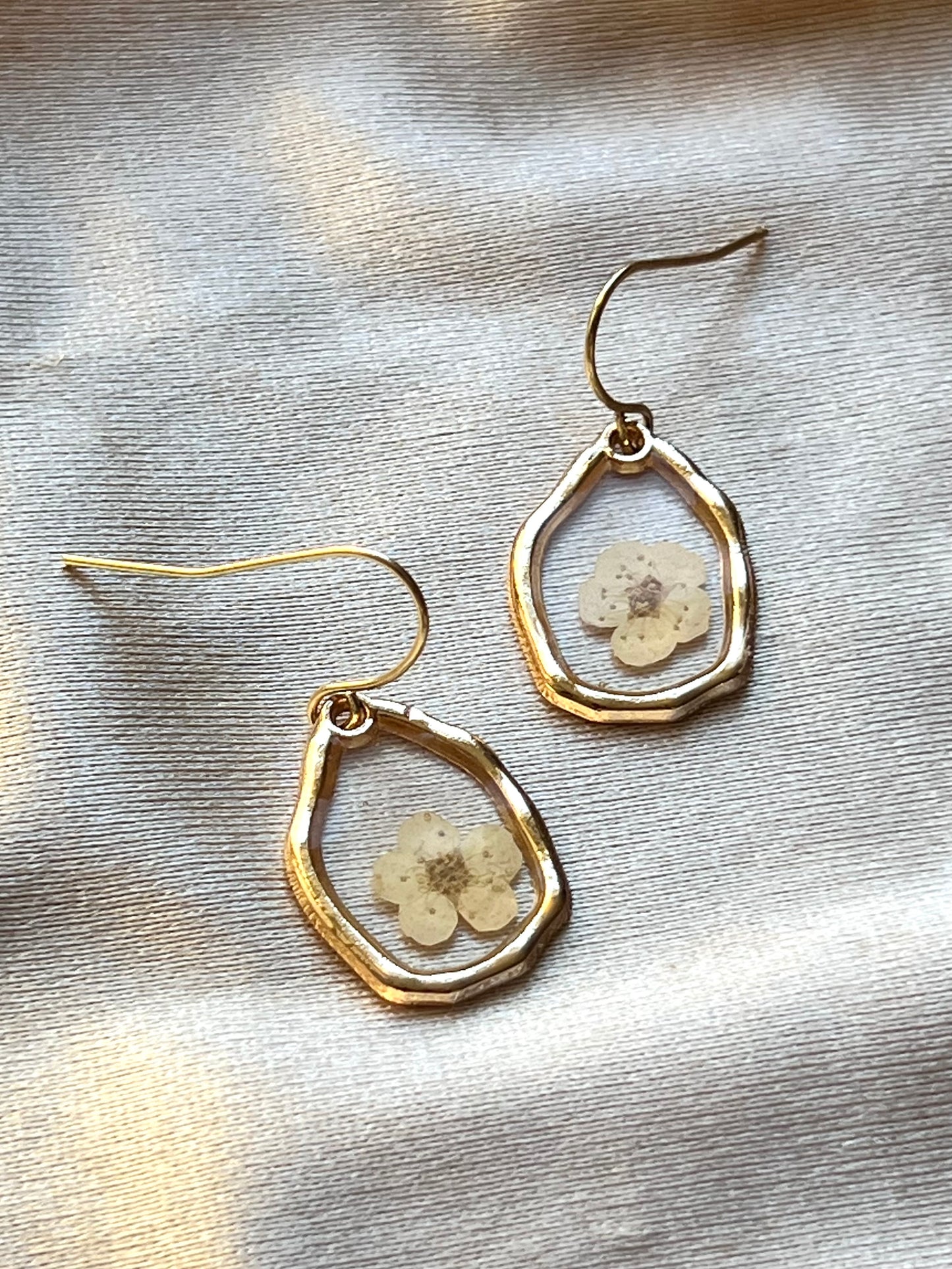 FLORAL DROP EARRINGS