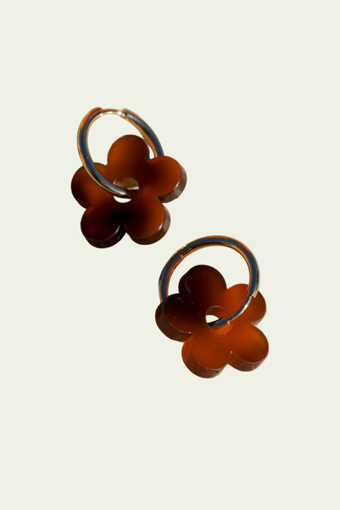 FLOWER CHARM HOOPS - TORTOISE SHELL