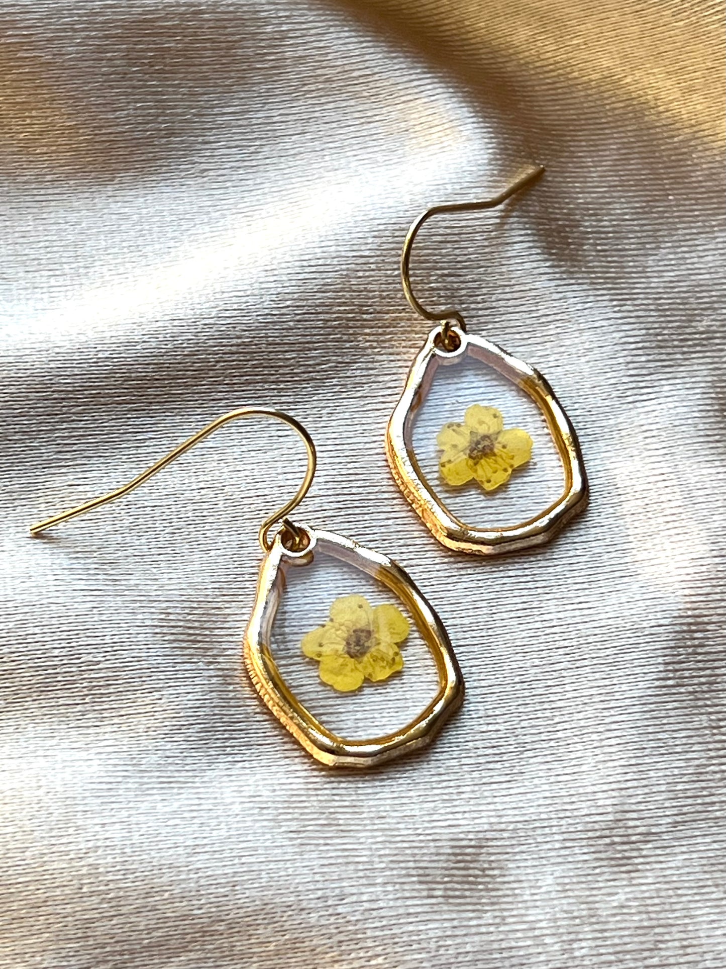 FLORAL DROP EARRINGS