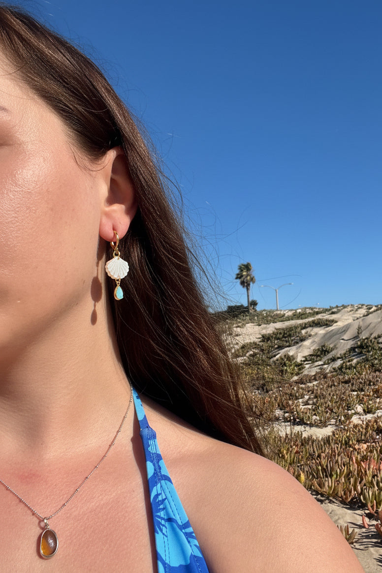 SPARKLY SHELL EARRINGS