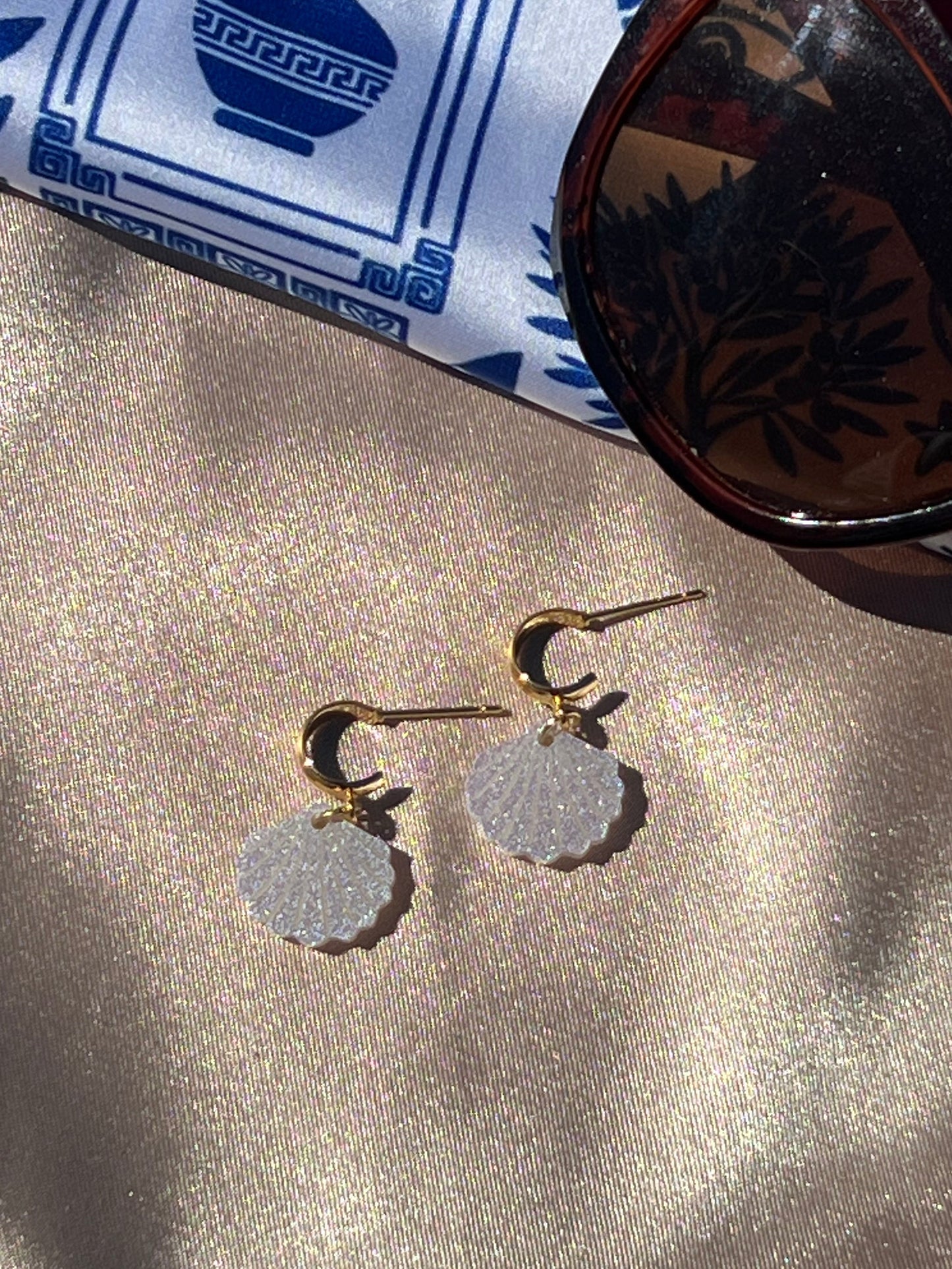 SPARKLY SHELL EARRINGS