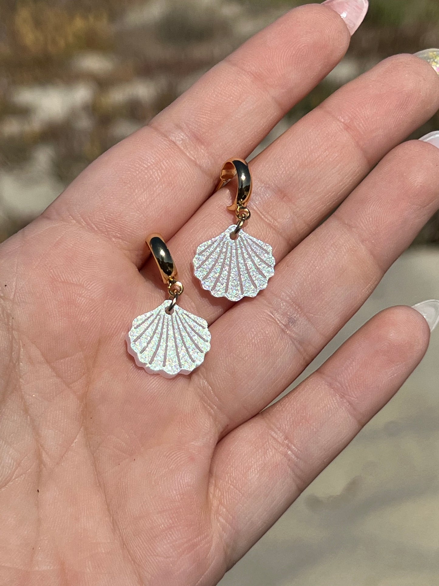SPARKLY SHELL EARRINGS