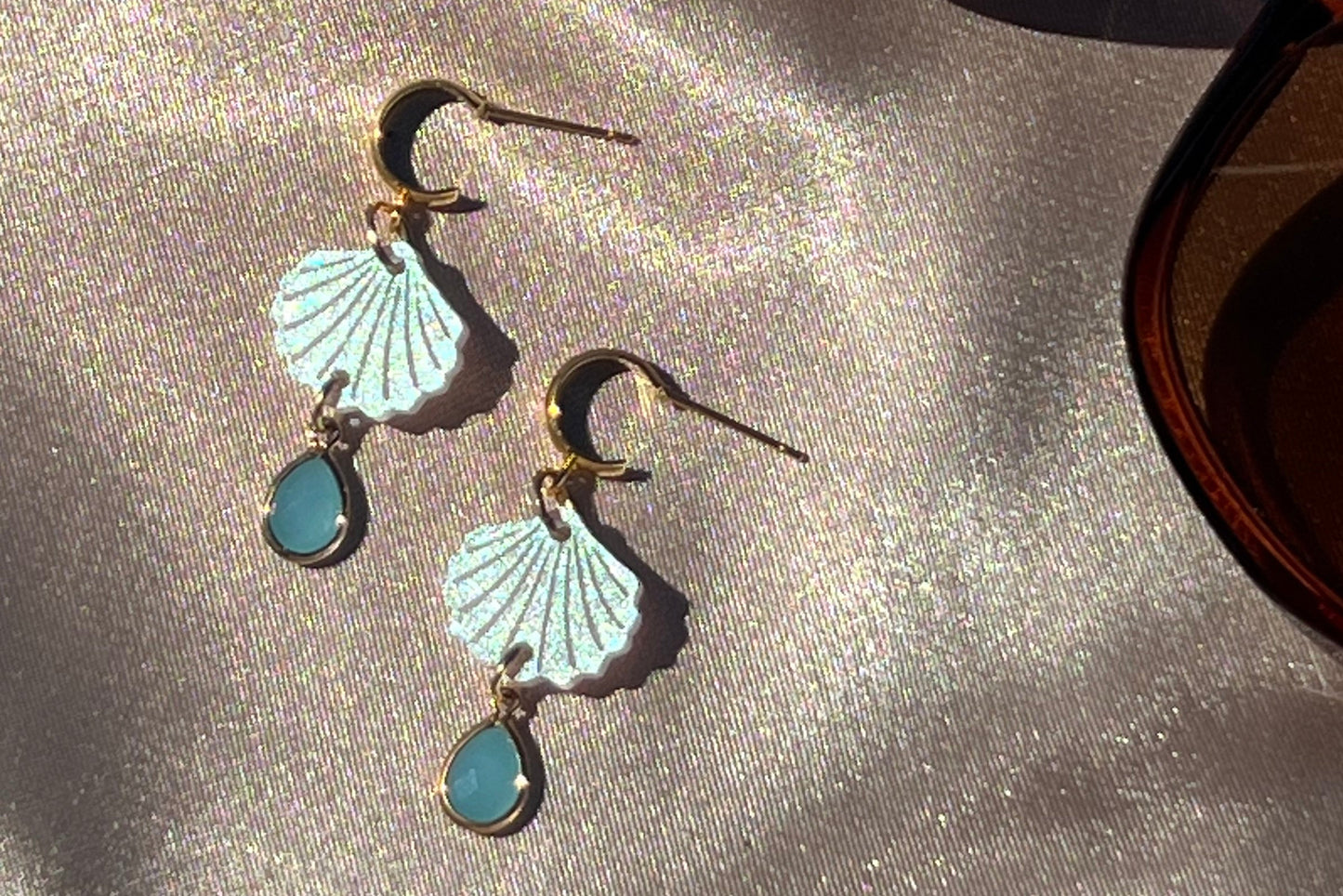 SPARKLY SHELL EARRINGS