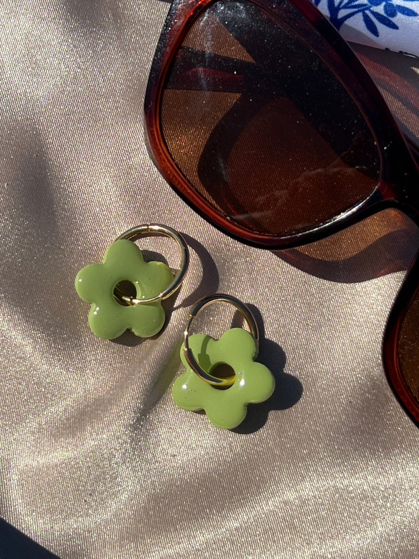 CLAY FLOWER CHARMS