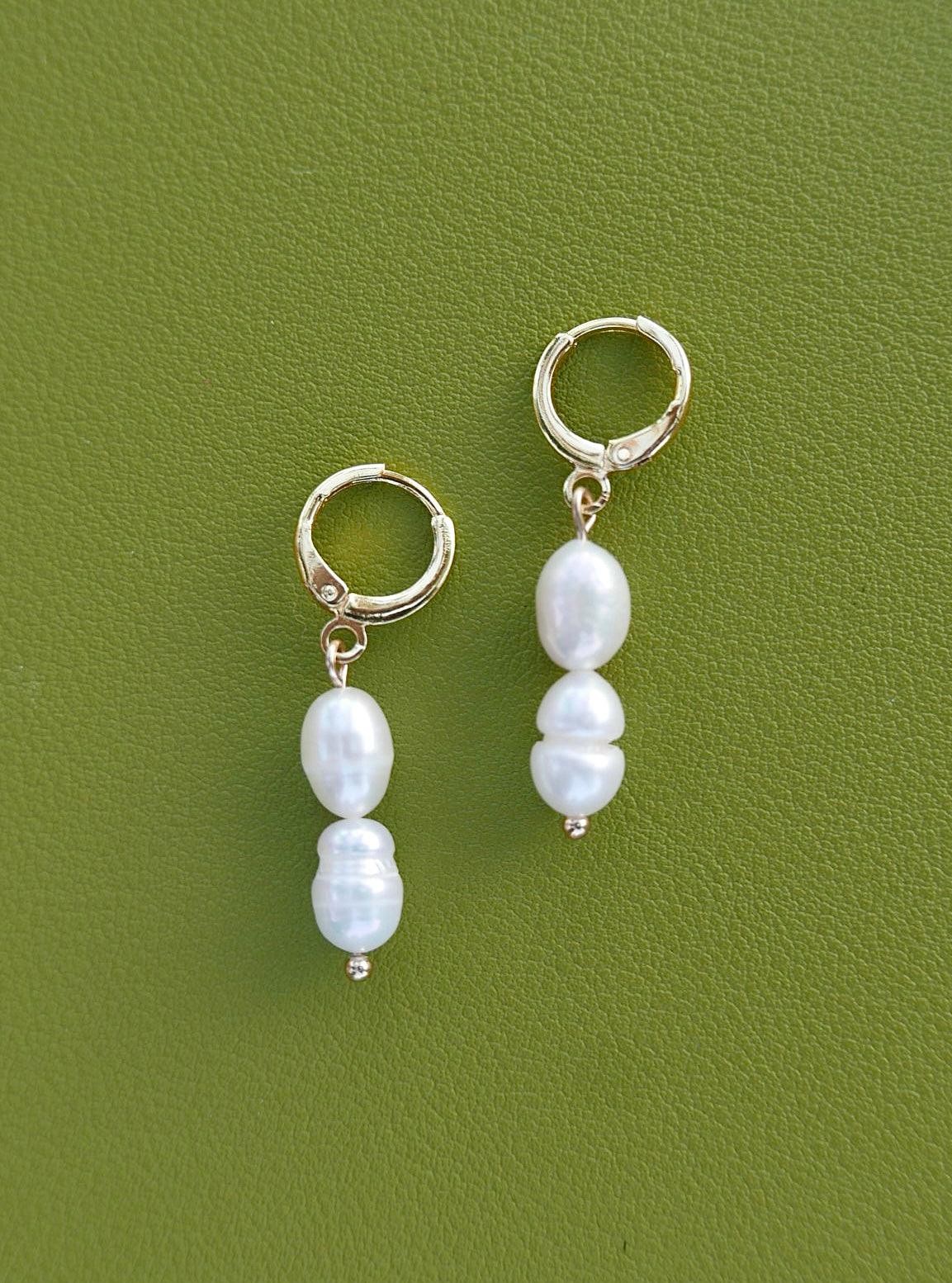 DOUBLE FRESHWATER PEARL HUGGIES